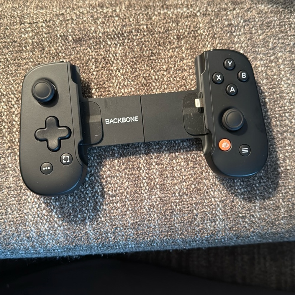 Backbone gaming system - iPhone Lightning port